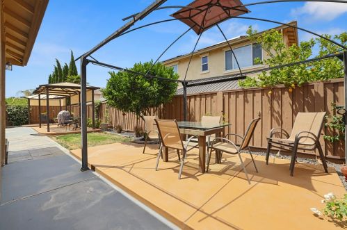 767 Red Barn Pl, Lathrop CA  95330-8975 exterior