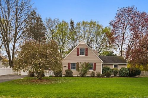 128 Orchard Dr, New Canaan, CT 06840-6226