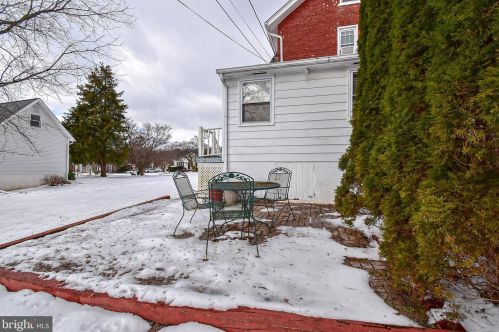 726 2nd Ave, Parkesburg PA  19365-1302 exterior