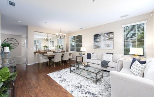 902 Westport Ln, Vista, CA 92084-6276