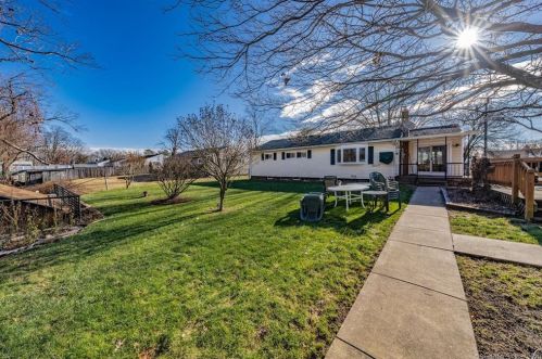 228 Grn Mnr Ter, Windsor Locks CT 06096-2737 exterior