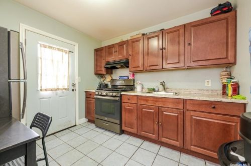 60 Locust St, Central Islip NY  11722-3126 exterior