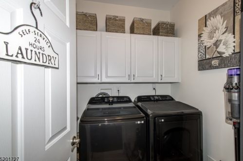 4 Stevens Ln, Martinsville NJ  08836-2249 exterior