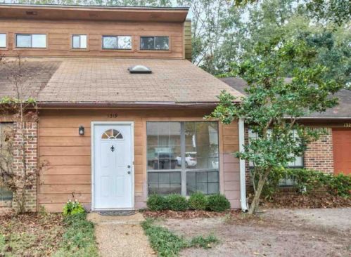 1319 Castelnau Ct, Tallahassee, FL 32301-4900