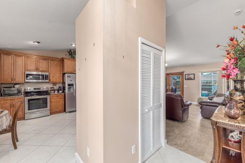 950 Connecticut Ter, Fort Pierce FL 34953-1514 exterior