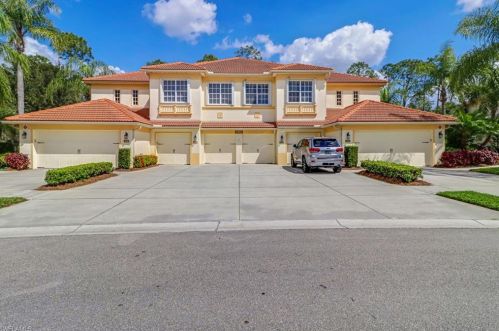 7852 Clemson St, Naples, FL 34104-5358