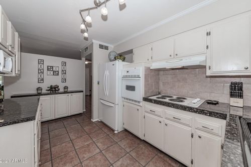 9901 Pebble Beach Dr, Sun City, AZ 85351-3952