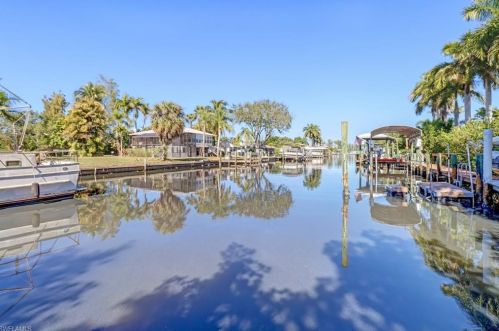 2988 Buttonwood Key Ct, Saint James City, FL 33956-2185