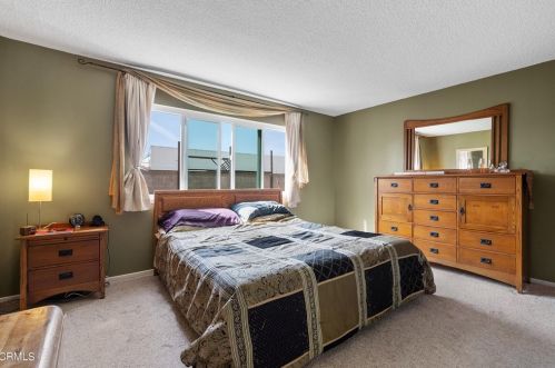 1151 Lawrence Way, Oxnard CA  93035-2525 exterior