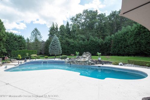 24 Dora Ln, Holmdel Village NJ  07733-1671 exterior