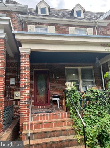 226 Madison St, Washington, DC 20011-2204