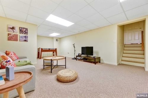 28 Iris Cir, Ridgewood NJ  07452-3428 exterior