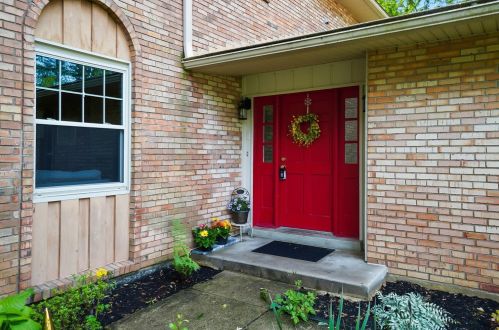 8725 Apalachee Dr, Cincinnati, OH 45249-2501