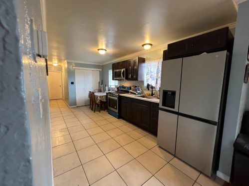 6241 Bromley Ave, Oakland CA  94621-3847 exterior