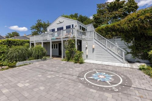 5 Sandy Beach Rd, South Kingstown, RI 02882-4301