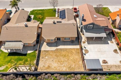 1635 Western Village Dr, San Jacinto CA  92583-6302 exterior