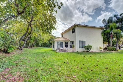 16101 27th St, Hollywood FL  33027-5200 exterior