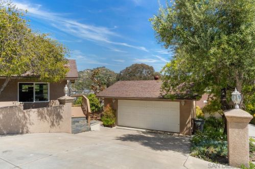 4233 Woodland Dr, La Mesa, CA 91941-6710