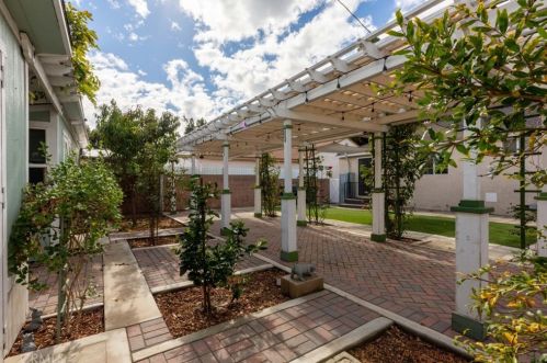 5634 Oliva Ave, Lakewood CA  90712-1612 exterior
