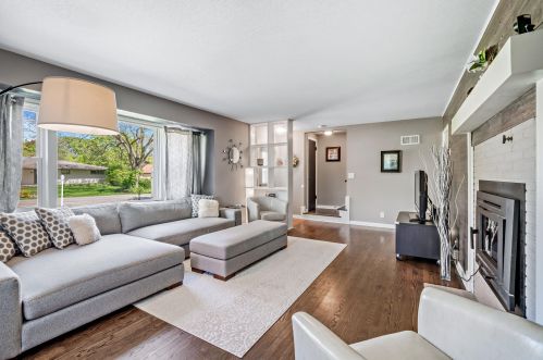 8933 Pelham Pkwy, Milwaukee, WI 53217-1954