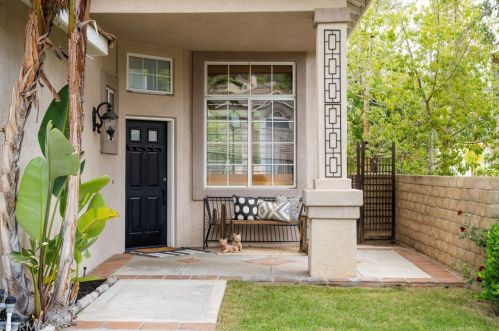 28221 Bryce Dr, Santa Clarita, CA 91384-3742