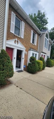 95 Tiffany Blvd, Newark, NJ 07104-2425