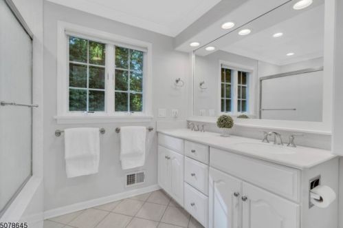 4 Fawn Ln, Martinsville NJ  08836-2368 exterior