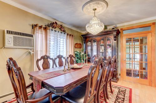 90 Mckee St, Floral Park NY  11001-1618 exterior