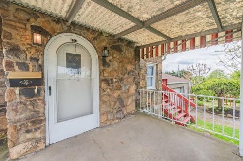 1008 Frank Ave, Jeannette, PA 15644-1534