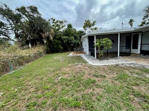 208 Southern Ave, Fort Pierce FL  34950-5433 exterior