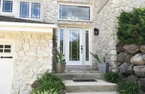 3615 Oak Valley Ln, Waukesha, WI 53188-2538