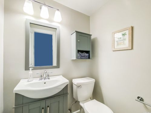 16 Martin Pl, Northport NY  11768-1224 exterior