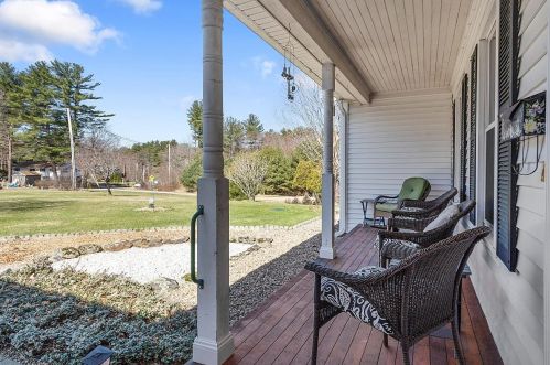 89 Main St, Newton, NH 03858-3117