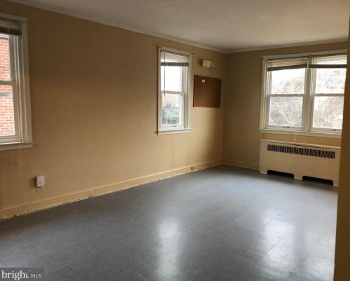 6926 Ardleigh St, Philadelphia PA 19118-3415 exterior