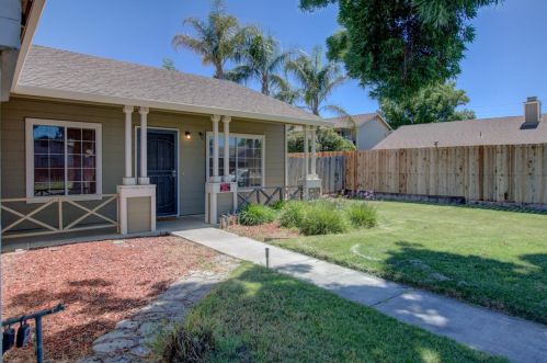 638 Lady Slipper Ln, Newman, CA 95360-1865