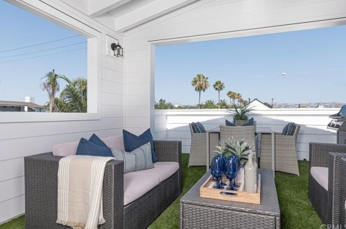 126 Ruby Ave, Newport Beach CA  92662-1126 exterior