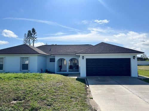 1422 13th Ter, Cape Coral, FL 33909-1556