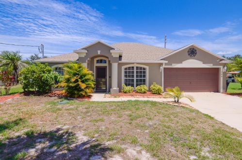 589 Nome Dr, Fort Pierce, FL 34984-8947