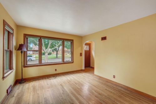3628 15th St, Milwaukee, WI 53221-1604