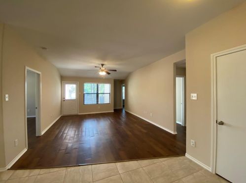 1613 Leafhopper Ln, Conroe TX  77301-5307 exterior