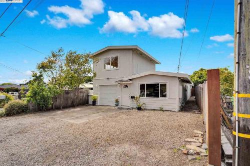 451 Metzgar St, Princeton By The Sea, CA 94019-2019