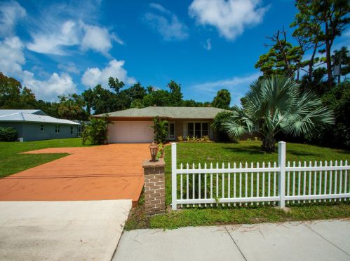 2806 8th St, Vero Beach, FL 32968-1207