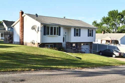 77 Hilltop Rd, Cumberland, RI 02864-6610