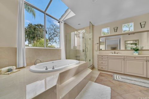 6471 Morningside Dr, Huntington Beach CA  92648-6106 exterior