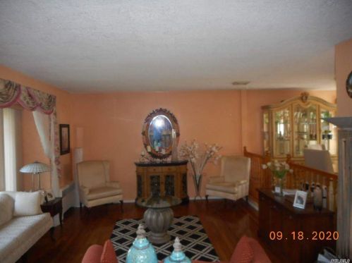 11 Primrose Ln, Roosevelt, NY 11575-1008