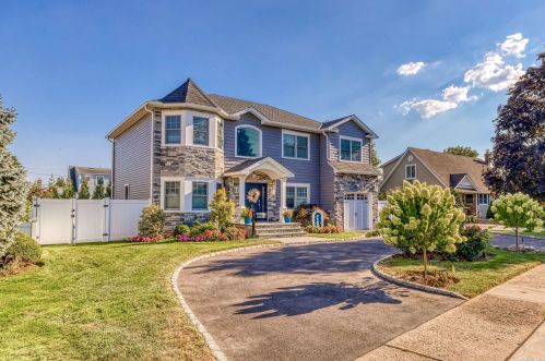 676 Westbury Ave, Westbury, NY 11590-2936