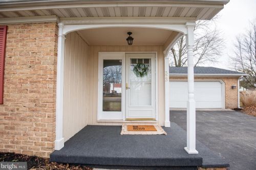 323 Parkway Dr, Littlestown, PA 17340-1321