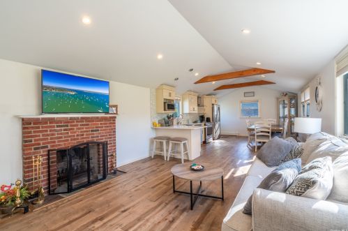 885 Little Neck Rd, Nassau Point, NY 11935-2113