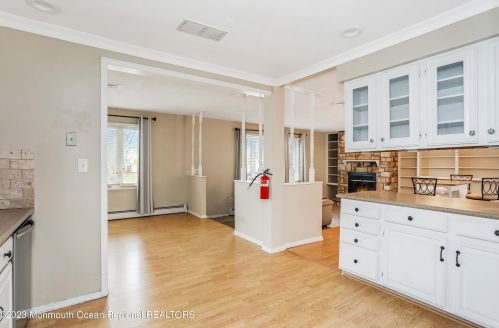 18 Hollywood Dr, Bricktown NJ  08723-3449 exterior