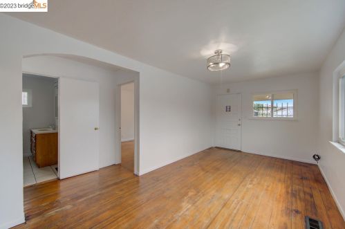 1136 92 Ave, Oakland CA 94603-1358 exterior